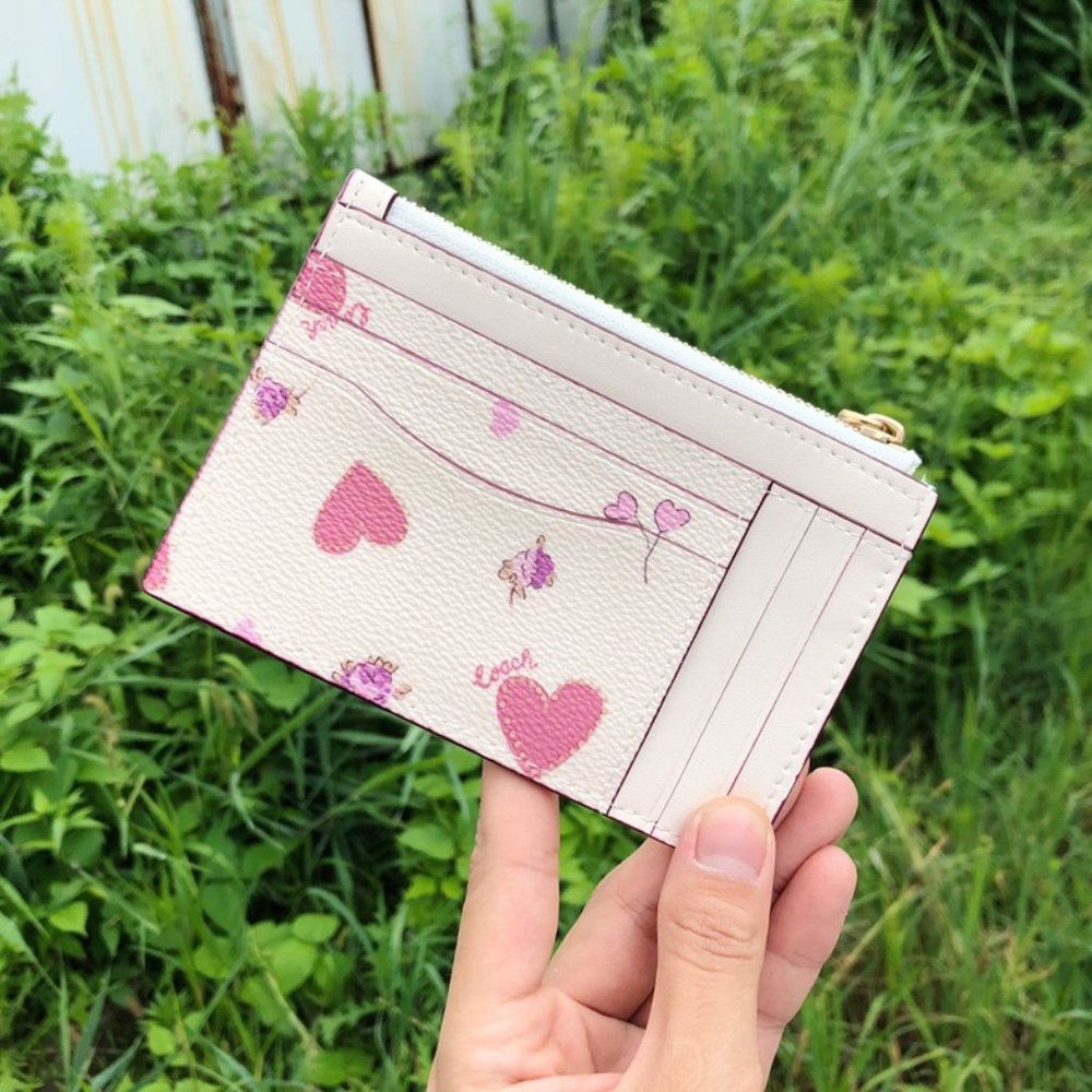 ❀❀Coach❀ Zip Credit Card Case Pink Heart And Flowe
